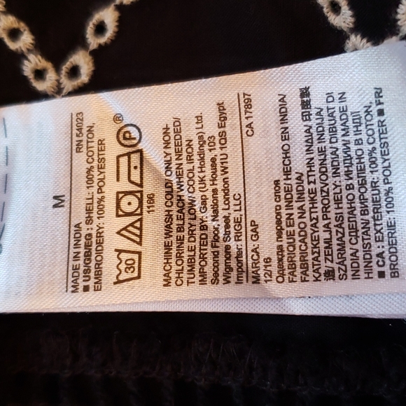 Gap Black & White Embroidered 3/4 Bell Sleeve Top Size Medium - Picture 10 of 12